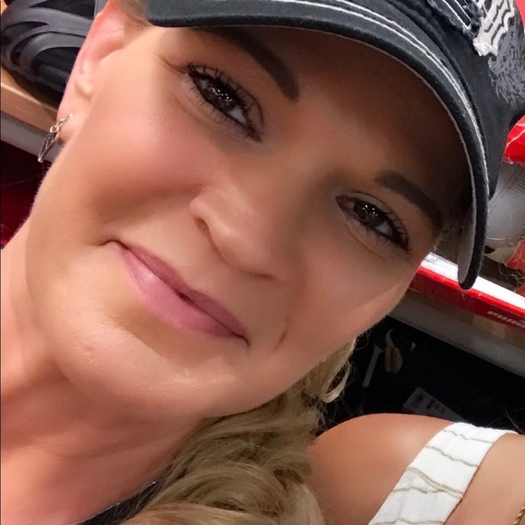 Meet your Posher, Cindy - Picture 1 of 1